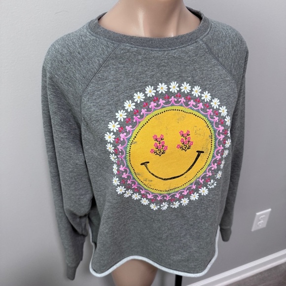 Natural Life Happy Smiley Face Sweatshirt Crop Gray Medium Flowers Daisy - Picture 3 of 5